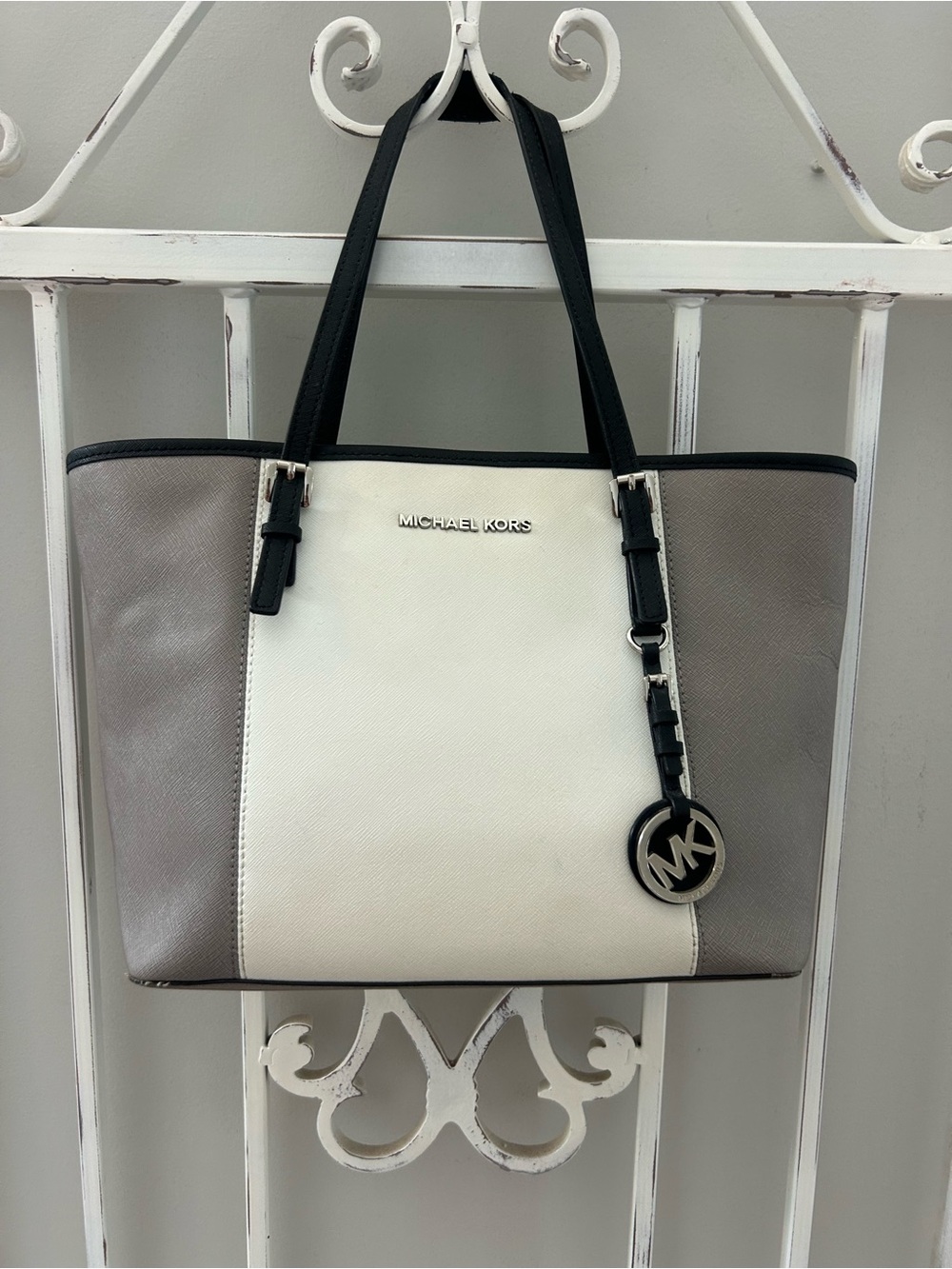 Michael Kors Jet Set Travel Colorblock Tote Gray White Black Saffiano Leather - Picture 2 of 9